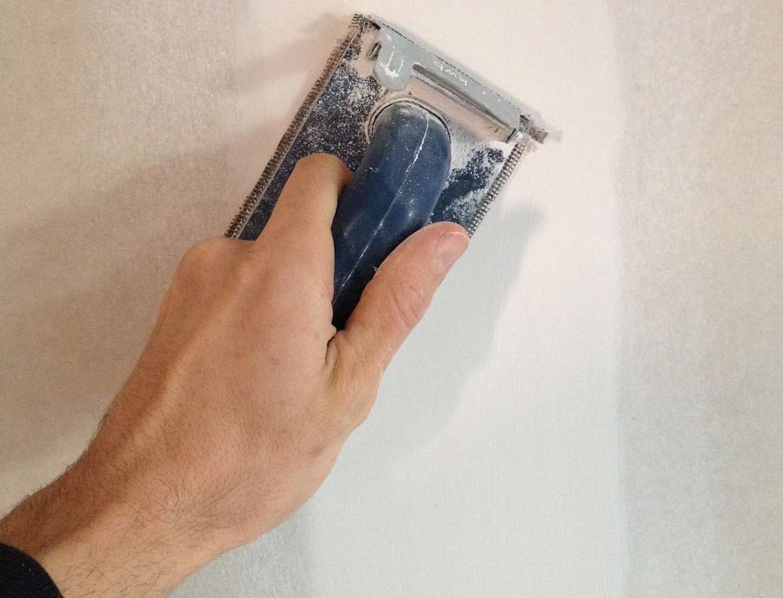 Préparation du plafond avant peinture