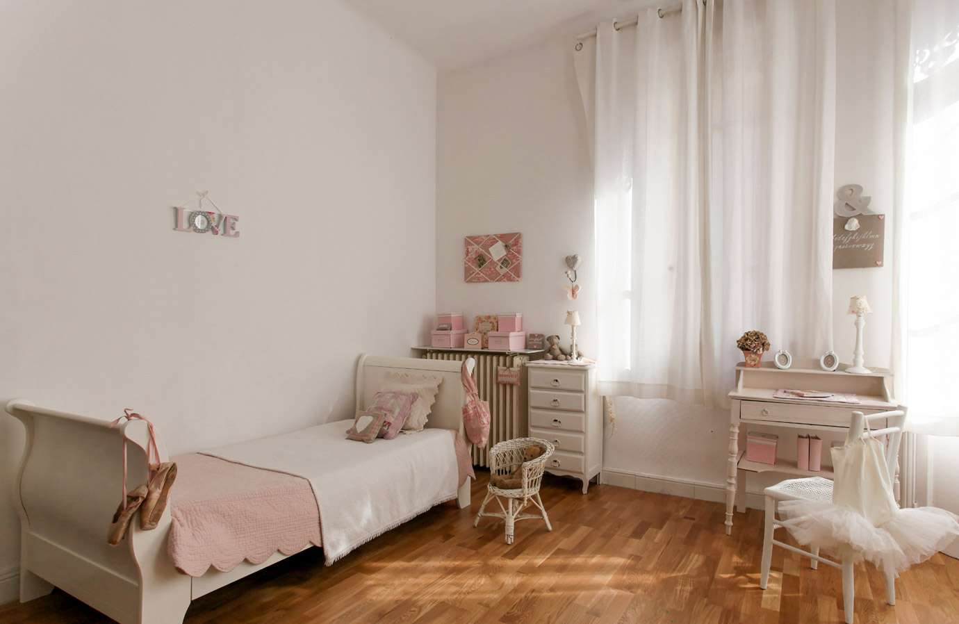 Chambre de fille en lin et rose
