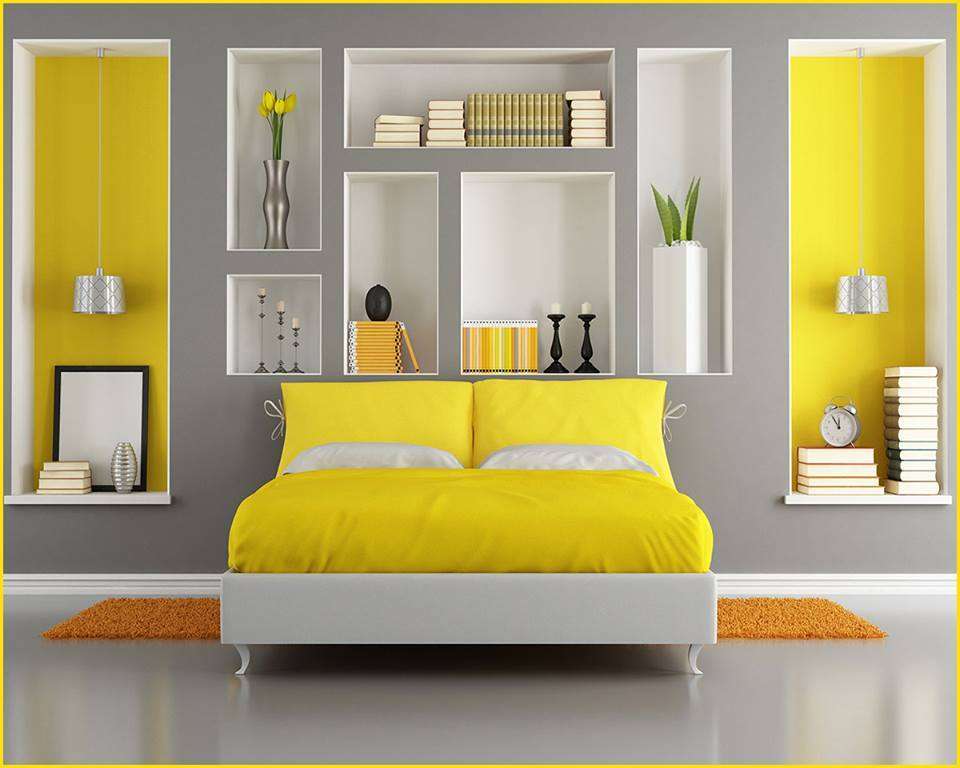 Niche murale dans chambre jaune