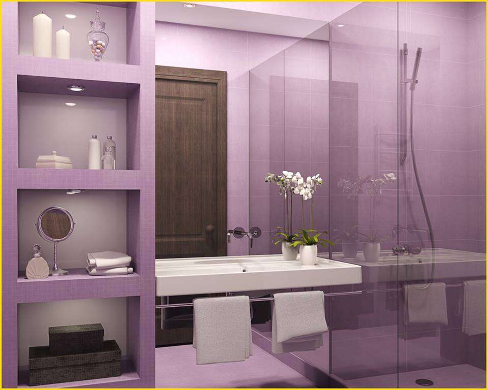 Niche murale dans salle de bain violette