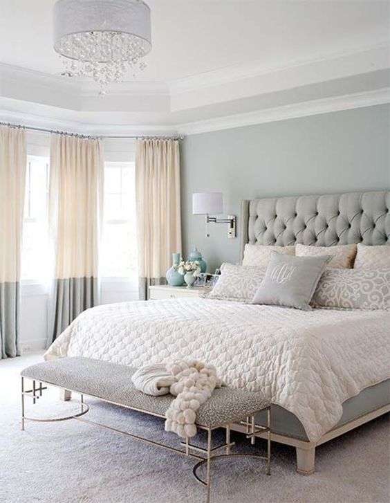 Chambre grise cosy avec des touches de blanc crème