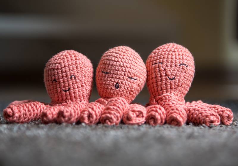 Une sélection de peluches au crochet en forme de pieuvre ou de méduse | Easy Crochet Mini Octopus